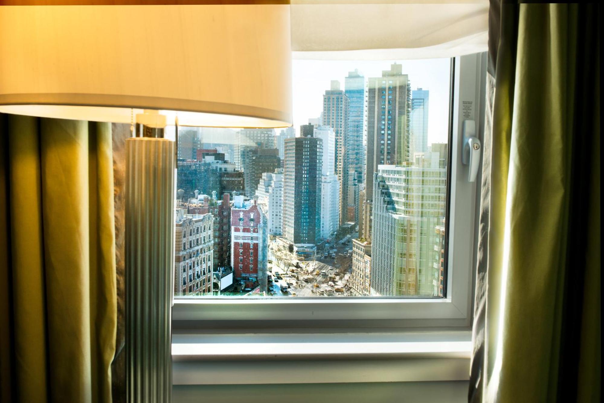 Deluxe King Studio with View