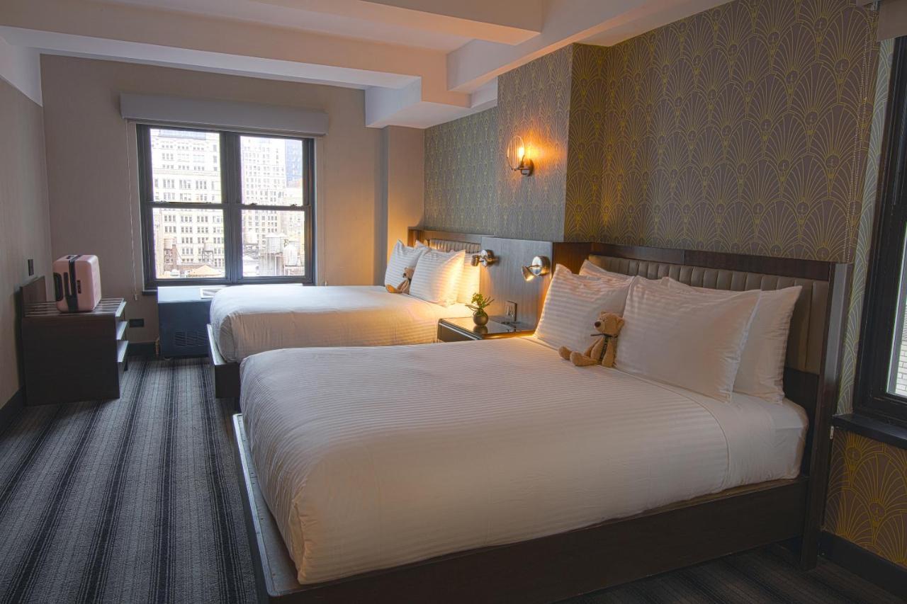 Connecting Rooms 4 Queen Beds