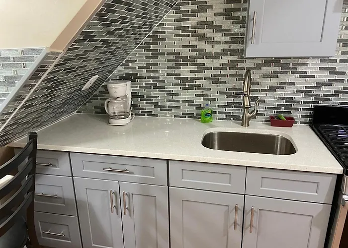  Great Room In Queens