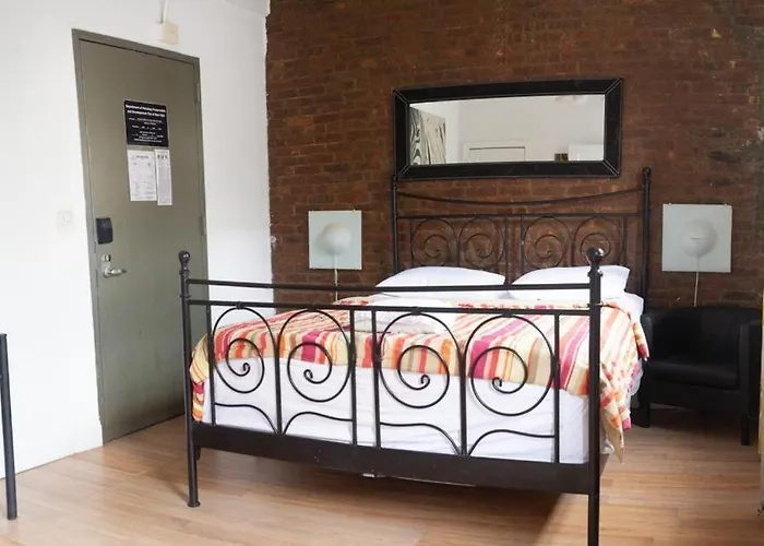 Jazz On The Park Hostel