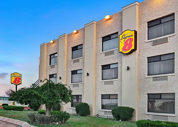 Cheap hotels Super 8 By Wyndham Jamaica North Conduit