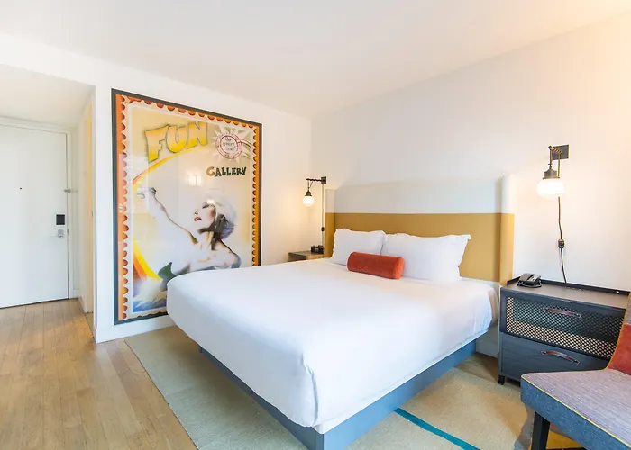 Hotel Con Piscina Indigo Lower East Side New York By Ihg