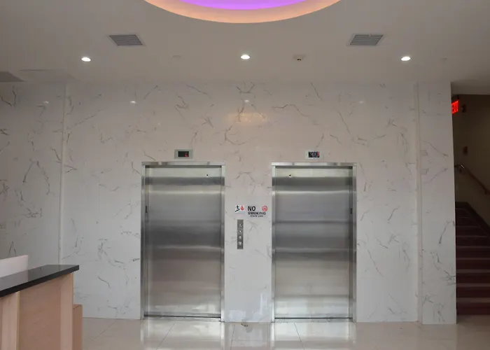 Cheap hotels Lic Plaza