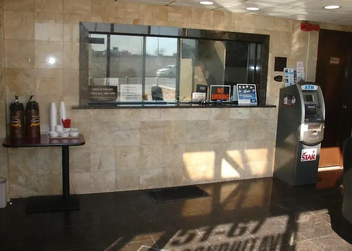Cheap hotels Super 8 By Wyndham Jamaica North Conduit